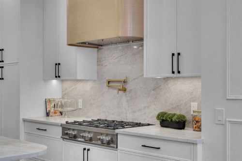 1727 19 Avenue Nw, Calgary, AB - Indoor Photo Showing Kitchen With Upgraded Kitchen