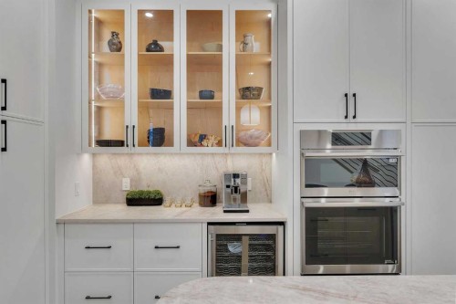 1727 19 Avenue Nw, Calgary, AB - Indoor Photo Showing Kitchen