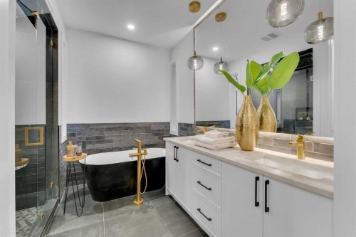 1727 19 Avenue Nw, Calgary, AB - Indoor Photo Showing Bathroom