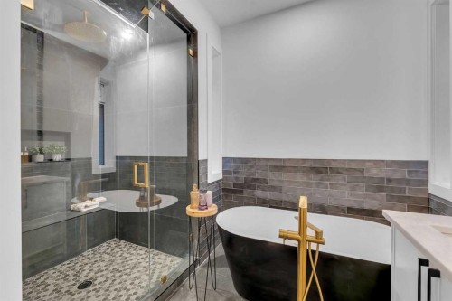 1727 19 Avenue Nw, Calgary, AB - Indoor Photo Showing Bathroom