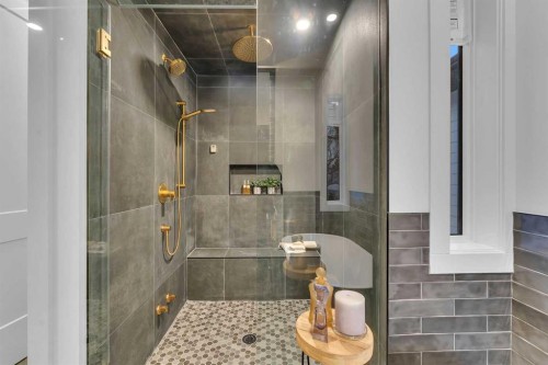 1727 19 Avenue Nw, Calgary, AB - Indoor Photo Showing Bathroom