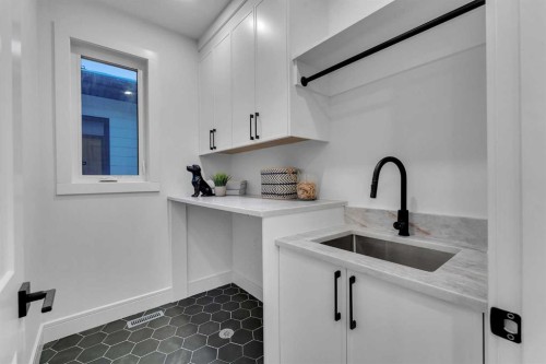 1727 19 Avenue Nw, Calgary, AB - Indoor Photo Showing Kitchen