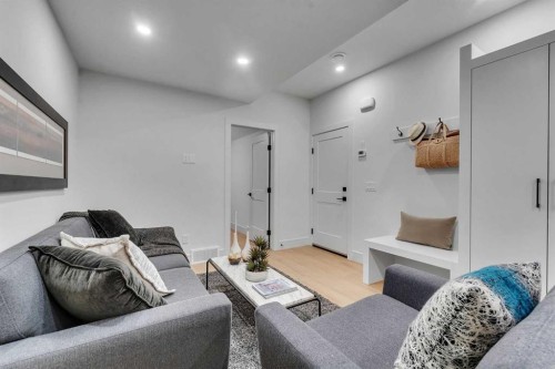 1727 19 Avenue Nw, Calgary, AB - Indoor