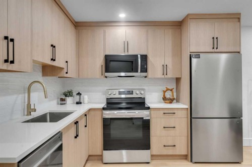 1727 19 Avenue Nw, Calgary, AB - Indoor Photo Showing Kitchen With Upgraded Kitchen