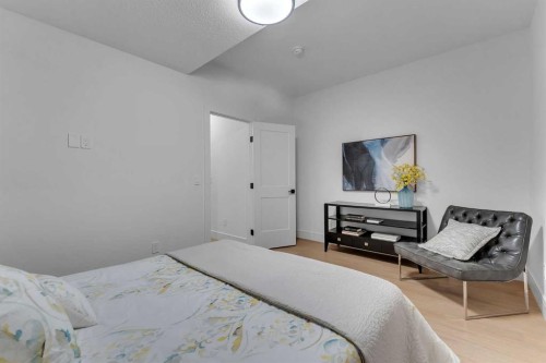 1727 19 Avenue Nw, Calgary, AB - Indoor Photo Showing Bedroom