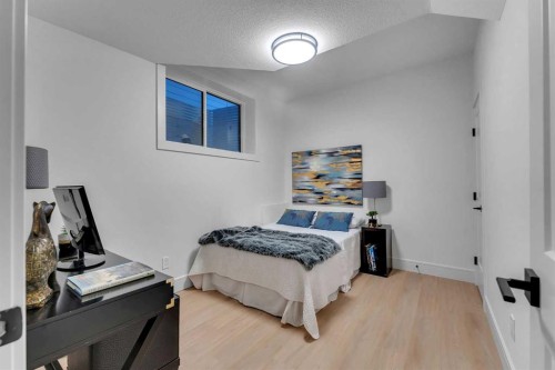 1727 19 Avenue Nw, Calgary, AB - Indoor Photo Showing Bedroom