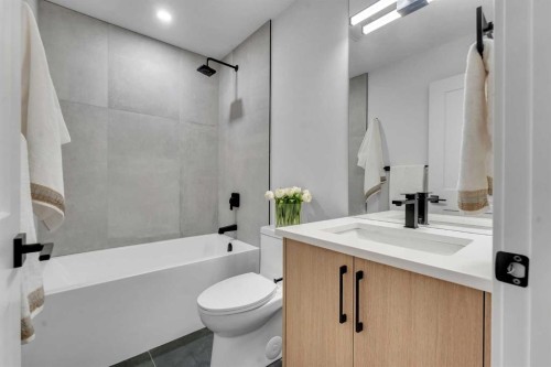 1727 19 Avenue Nw, Calgary, AB - Indoor Photo Showing Bathroom