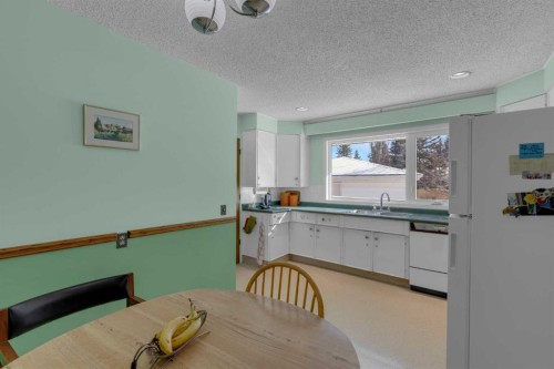 9628 Palisan Place Sw, Calgary, AB - Indoor Photo Showing Other Room
