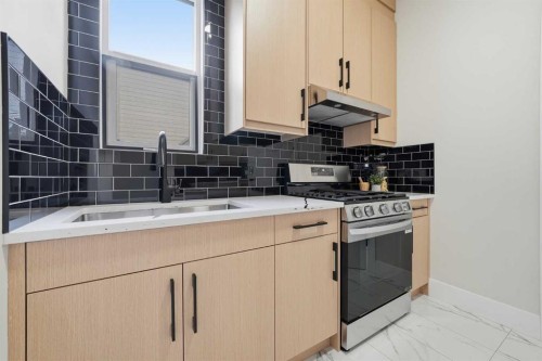 425 Watercrest Place, Chestermere, AB - Indoor Photo Showing Kitchen