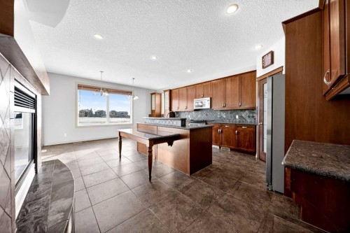 14 Springborough Crescent Sw, Calgary, AB - Indoor Photo Showing Kitchen