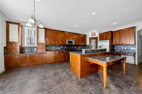 14 Springborough Crescent Sw, Calgary, AB - Indoor Photo Showing Kitchen
