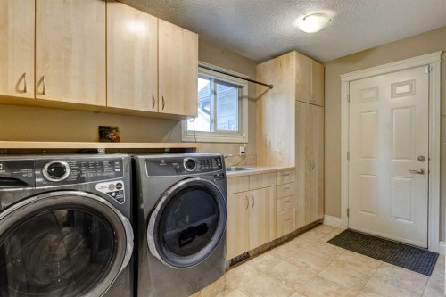851 Edgemont Road Nw, Calgary, AB - Indoor Photo Showing Laundry Room