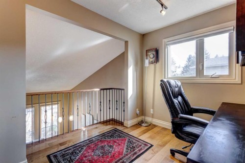 851 Edgemont Road Nw, Calgary, AB - Indoor Photo Showing Other Room