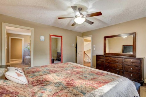 851 Edgemont Road Nw, Calgary, AB - Indoor Photo Showing Bedroom