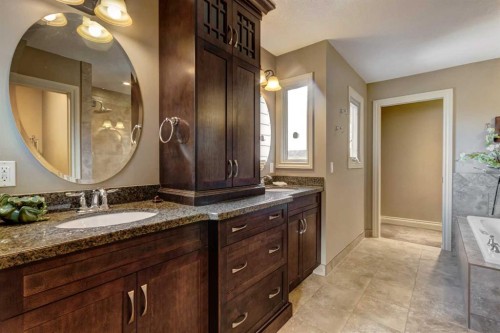 851 Edgemont Road Nw, Calgary, AB - Indoor Photo Showing Bathroom