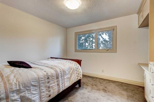 851 Edgemont Road Nw, Calgary, AB - Indoor Photo Showing Bedroom