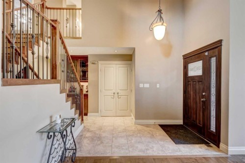 851 Edgemont Road Nw, Calgary, AB - Indoor Photo Showing Other Room