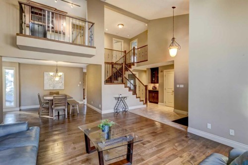 851 Edgemont Road Nw, Calgary, AB - Indoor Photo Showing Living Room
