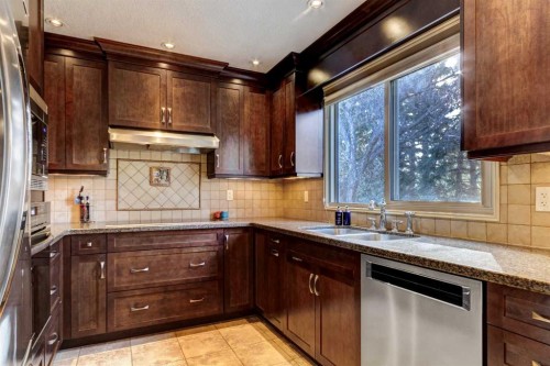 851 Edgemont Road Nw, Calgary, AB - Indoor Photo Showing Kitchen With Double Sink