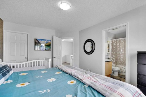 88 Saddlebrook Common Ne, Calgary, AB - Indoor Photo Showing Bedroom