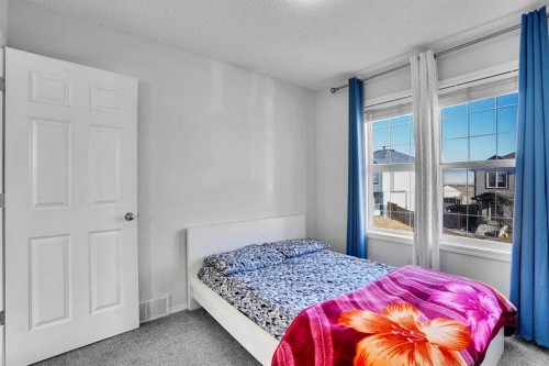 88 Saddlebrook Common Ne, Calgary, AB - Indoor Photo Showing Bedroom