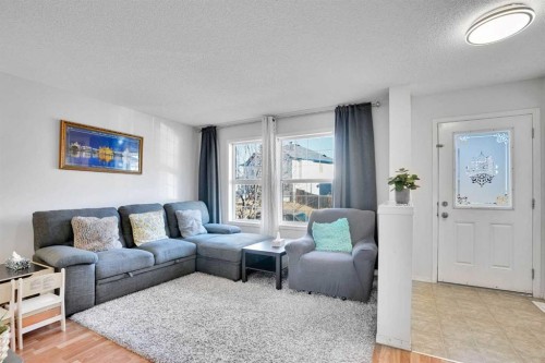 88 Saddlebrook Common Ne, Calgary, AB - Indoor Photo Showing Living Room