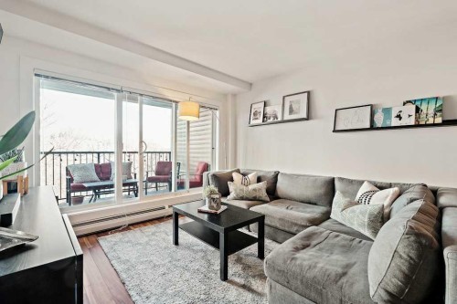 313-510 Edmonton Trail Ne, Calgary, AB - Indoor Photo Showing Living Room