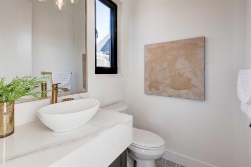 3716 44 Street Sw, Calgary, AB - Indoor Photo Showing Bathroom