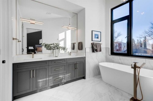 3716 44 Street Sw, Calgary, AB - Indoor Photo Showing Bathroom