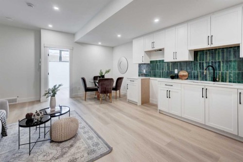 3716 44 Street Sw, Calgary, AB - Indoor