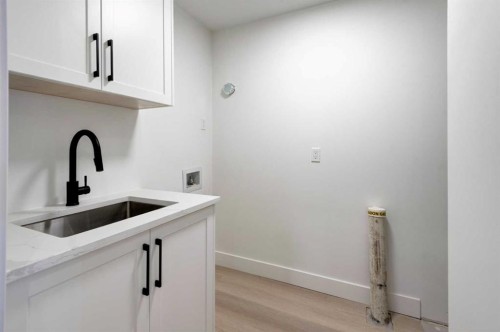 3716 44 Street Sw, Calgary, AB - Indoor Photo Showing Kitchen