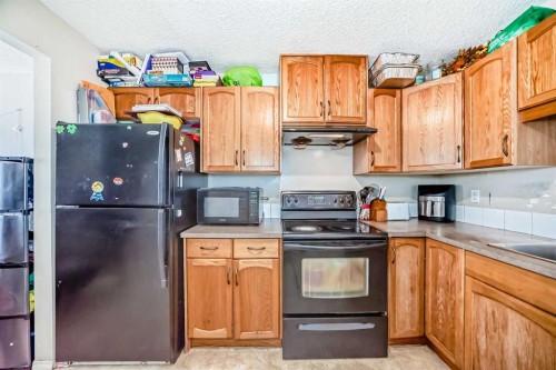 147 Saddlebrook Point Ne, Calgary, AB - Indoor Photo Showing Kitchen