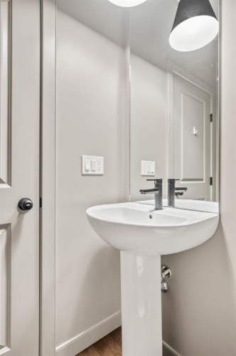 152 Sage Hill Heights Nw, Calgary, AB - Indoor Photo Showing Bathroom