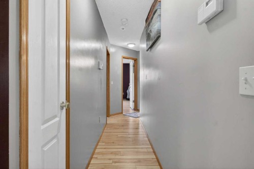 40 Erin Circle Se, Calgary, AB - Indoor Photo Showing Other Room