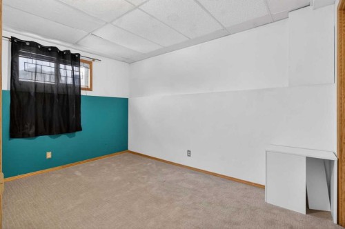 40 Erin Circle Se, Calgary, AB - Indoor Photo Showing Other Room