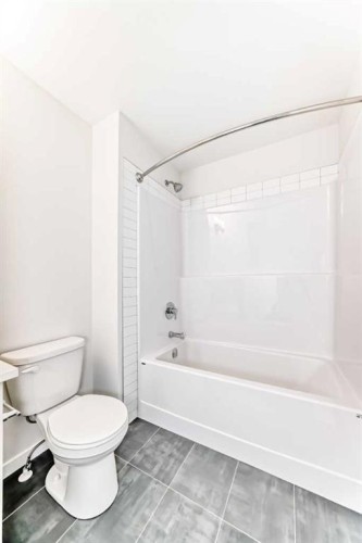 115 Montane Link Se, High River, AB - Indoor Photo Showing Bathroom