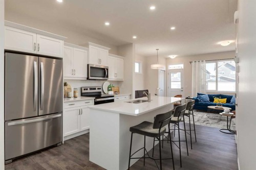 115 Montane Link Se, High River, AB - Indoor Photo Showing Kitchen With Double Sink With Upgraded Kitchen