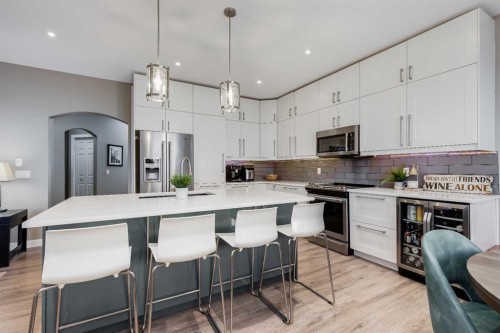 407 Morningside Crescent Sw, Airdrie, AB - Indoor Photo Showing Kitchen With Upgraded Kitchen