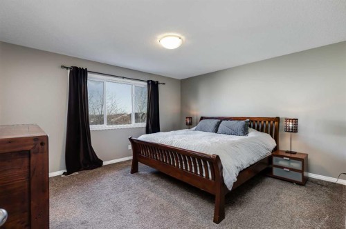 407 Morningside Crescent Sw, Airdrie, AB - Indoor Photo Showing Bedroom