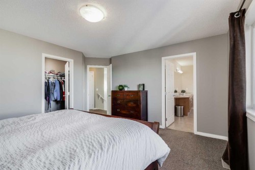 407 Morningside Crescent Sw, Airdrie, AB - Indoor Photo Showing Bedroom