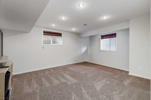 407 Morningside Crescent Sw, Airdrie, AB - Indoor Photo Showing Other Room
