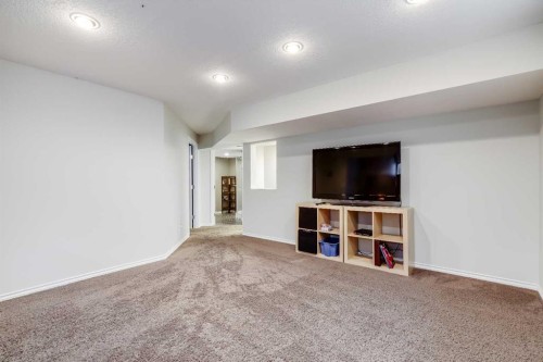 407 Morningside Crescent Sw, Airdrie, AB - Indoor Photo Showing Other Room