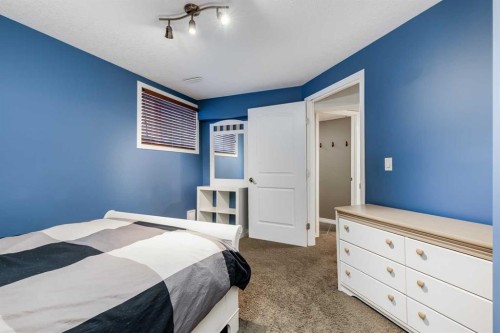 407 Morningside Crescent Sw, Airdrie, AB - Indoor Photo Showing Bedroom