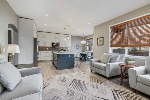 407 Morningside Crescent Sw, Airdrie, AB - Indoor Photo Showing Living Room