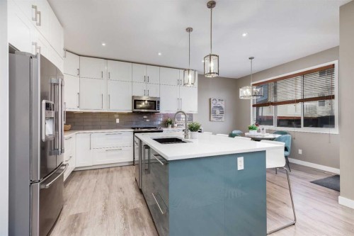 407 Morningside Crescent Sw, Airdrie, AB - Indoor Photo Showing Kitchen With Upgraded Kitchen