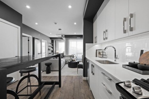 333-110 18A Street Nw, Calgary, AB - Indoor Photo Showing Kitchen With Upgraded Kitchen