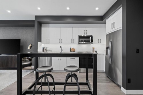 333-110 18A Street Nw, Calgary, AB - Indoor Photo Showing Kitchen With Upgraded Kitchen