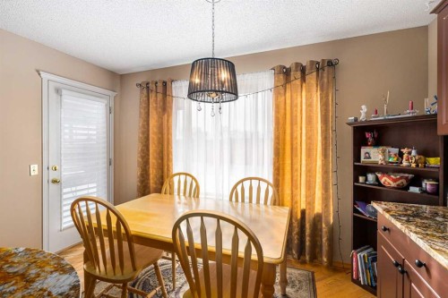 7945 Springbank Boulevard Sw, Calgary, AB - Indoor Photo Showing Dining Room