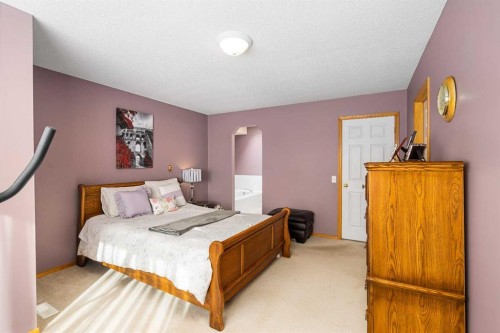 7945 Springbank Boulevard Sw, Calgary, AB - Indoor Photo Showing Bedroom