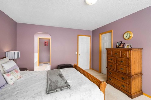 7945 Springbank Boulevard Sw, Calgary, AB - Indoor Photo Showing Bedroom